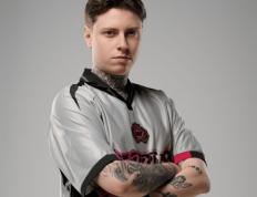 开云-电竞选手比赛时侮辱成龙，引起大量网友(yǒu)不满，赛后紧急(jí)发文道歉