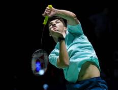 开云平台-羽毛球总决赛：男单决赛席位产生！法国男单2：0获胜对决石宇奇！