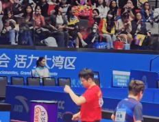 kaiyun-知行(xíng)合一 谁是樊(fán)振東(dōng)最好的场外(wài)指导 樊(fán)振東(dōng)除(chú)了指导队友还指导小胖