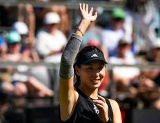 开云-中国网球新纪录！王欣瑜决胜盘翻盘，首战美网即入64强赢重奖