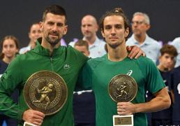 开云体育在线-德约科维奇善心美！逆转夺生涯101冠，放弃年终比赛成全穆塞蒂