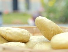 开云体育APP下载-杀年猪、灌腊肠、跳达体舞……凉山彝族自治州欢度彝族新年