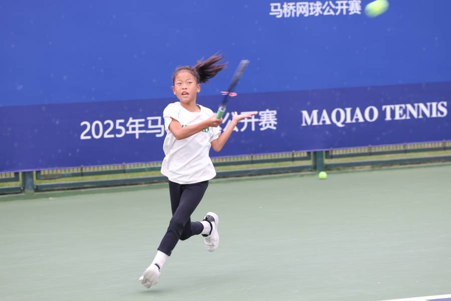 开云体育在线-热血书写少年志!长三角网球小将竞逐“大师赛”场地