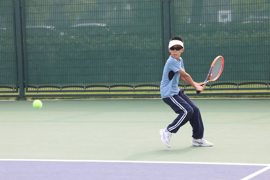 开云体育在线-热血书写少年志!长三角网球小将竞逐“大师赛”场地