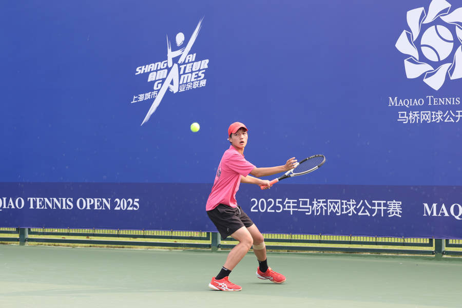 开云体育在线-热血书写少年志!长三角网球小将竞逐“大师赛”场地