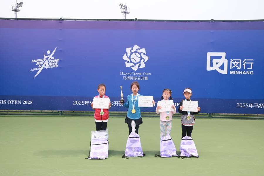 开云体育在线-热血书写少年志!长三角网球小将竞逐“大师赛”场地