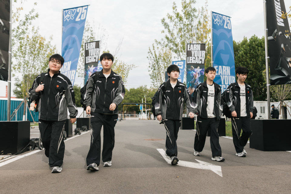 开云体育APP下载-TES迎戰(zhàn)GEN！史诗级挑戰(zhàn)！Jackeylove或将成为胜负手！