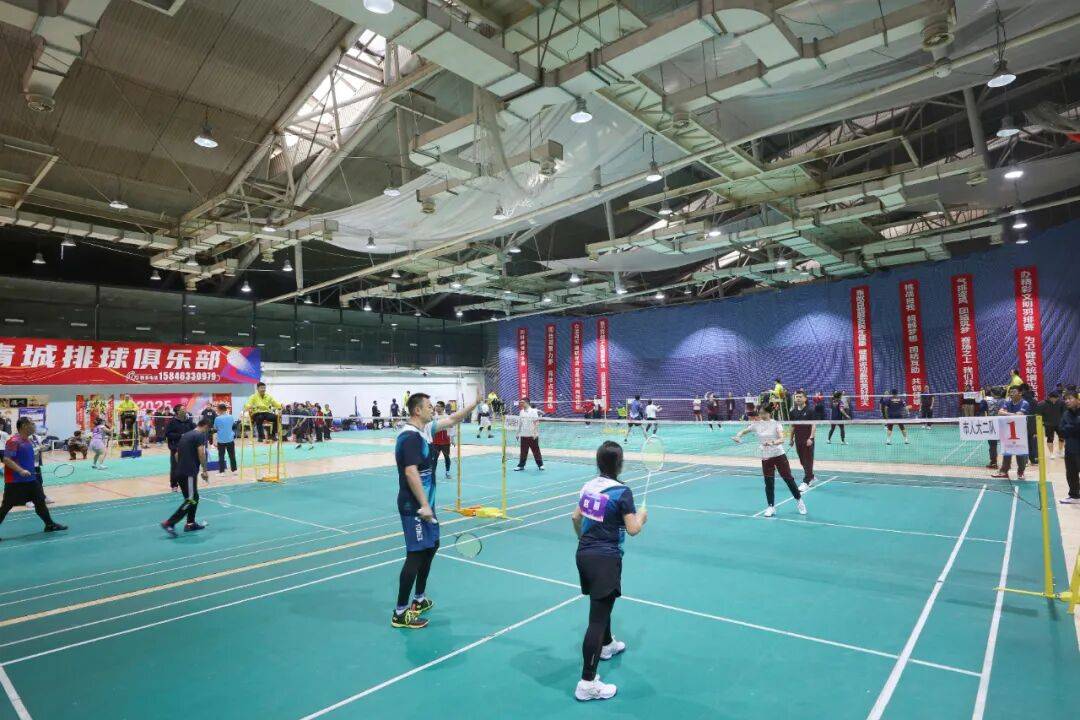 开云下载-市直机关乒乓球、羽毛球比赛开赛