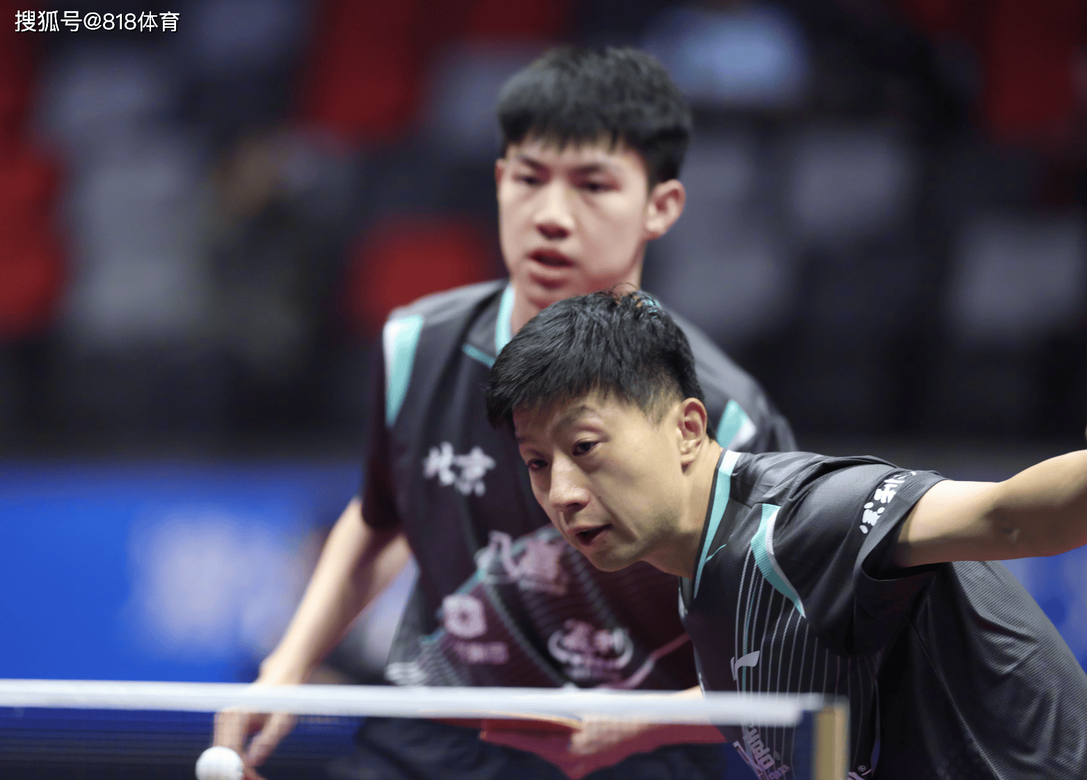 开云下载-有前途!王(wáng)楚钦看到马龍(lóng)比赛暂停没水喝,马上(shàng)跑(pǎo)去给龍(lóng)队拿了(le)一瓶水