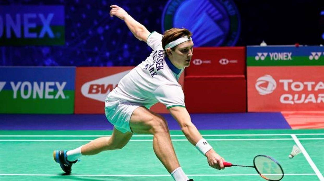 开云体育在线-法國(guó)羽毛球公(gōng)开賽(sài)男(nán)单比賽(sài)，安賽(sài)龙对阵马來(lái)西亚选手(shǒu)梁峻豪，比賽(sài)激烈精彩，安賽(sài)龙展(zhǎn)现出(chū)强大实力和冷静应对能力