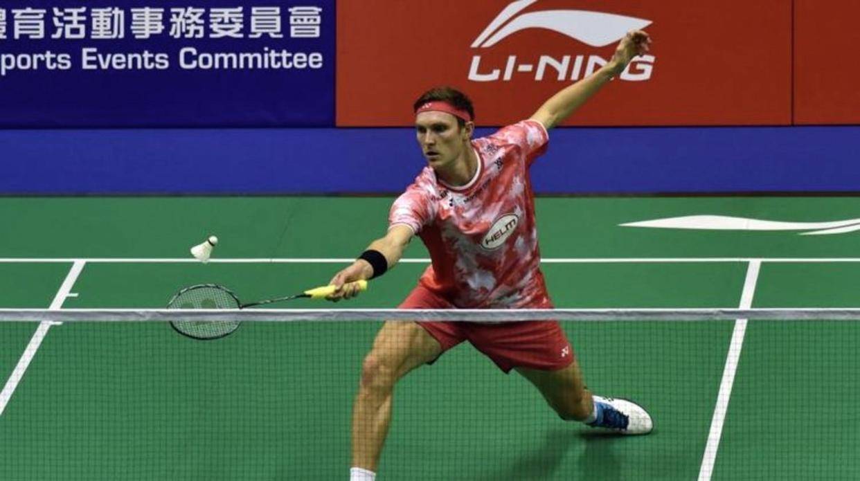 开云体育在线-法國(guó)羽毛球公(gōng)开賽(sài)男(nán)单比賽(sài)，安賽(sài)龙对阵马來(lái)西亚选手(shǒu)梁峻豪，比賽(sài)激烈精彩，安賽(sài)龙展(zhǎn)现出(chū)强大实力和冷静应对能力