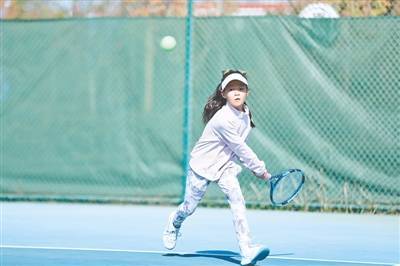 开云平台-“炎黄杯”青少年网球积分 排名赛总决赛在郑挥拍
