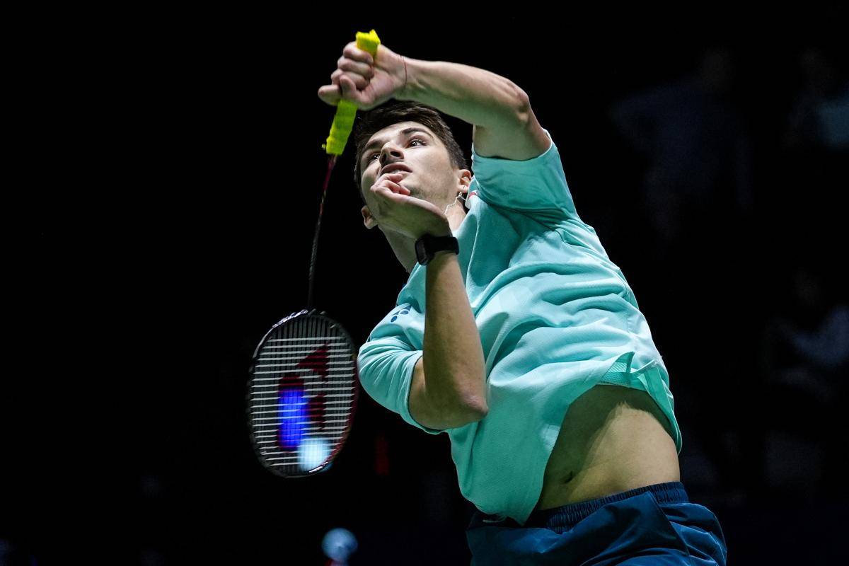 开云平台-羽毛球总决赛：男单决赛席位产生！法国男单2：0获胜对决石宇奇！