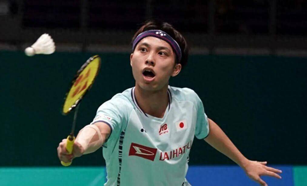 开云平台-羽毛球总决赛：男单决赛席位产生！法国男单2：0获胜对决石宇奇！