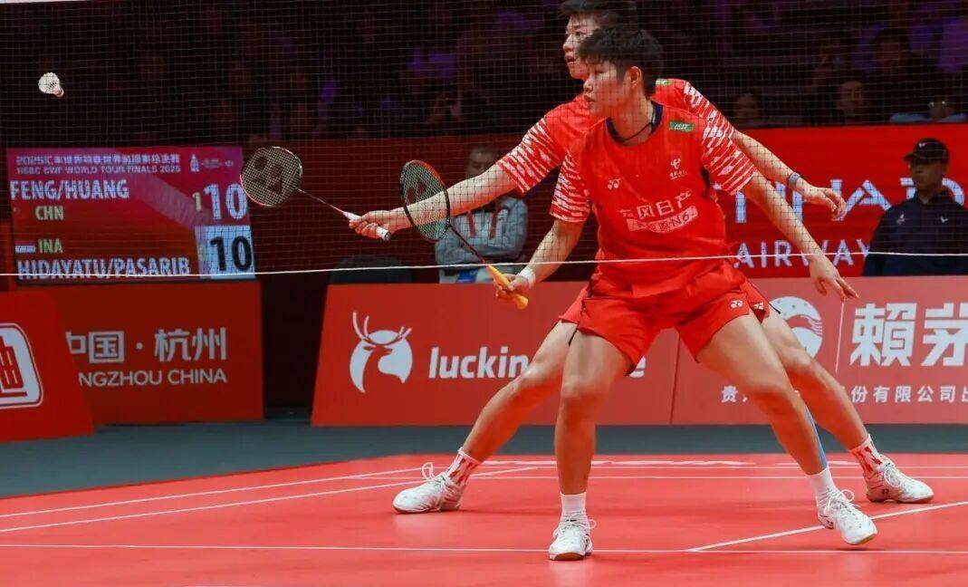 开云平台-羽毛球总决赛：男单决赛席位产生！法国男单2：0获胜对决石宇奇！