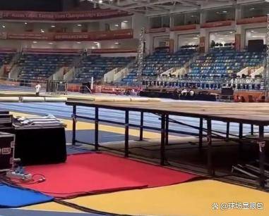 kaiyun-乒乓球亚锦赛变荒野求生比赛场地惊现青蛙？现场环境令人担忧