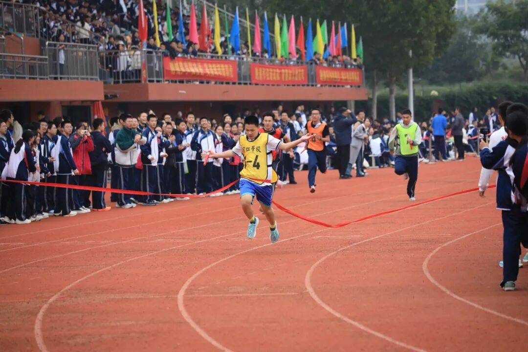 开云体育APP下载-咸阳彩虹中学运动会精彩集锦