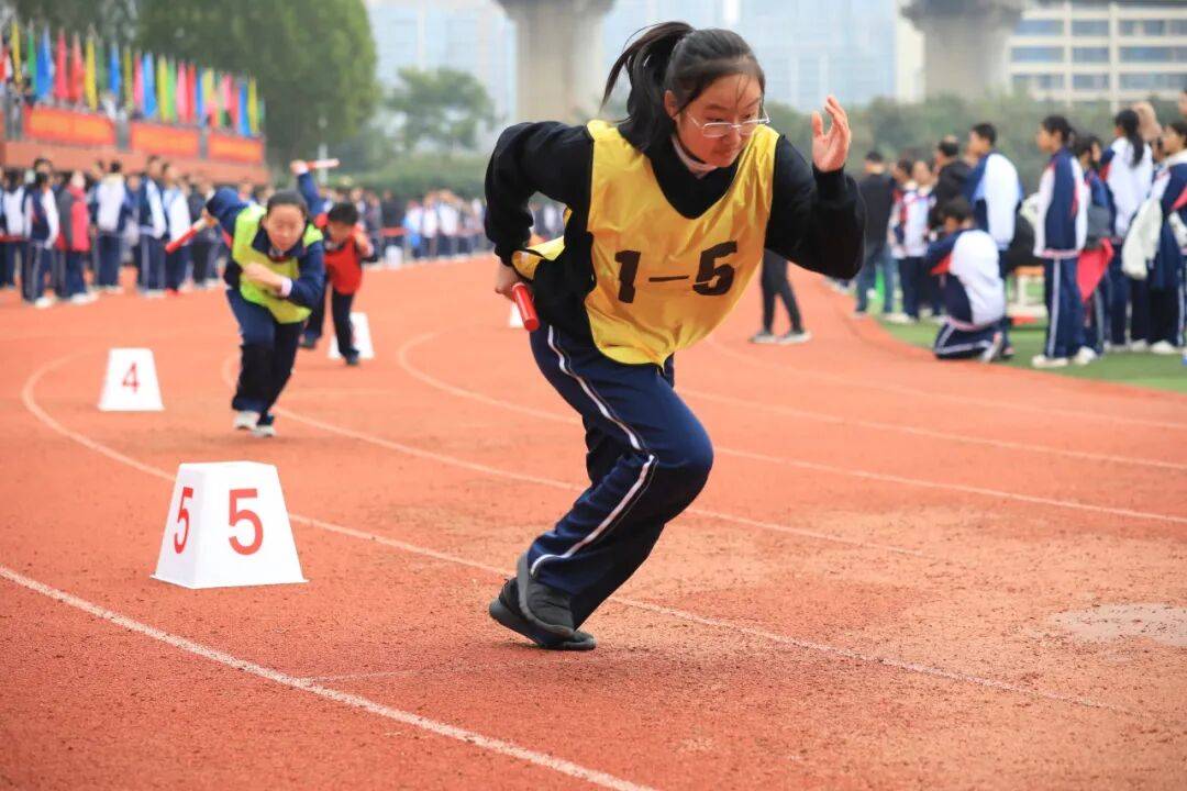 开云体育APP下载-咸阳彩虹中学运动会精彩集锦