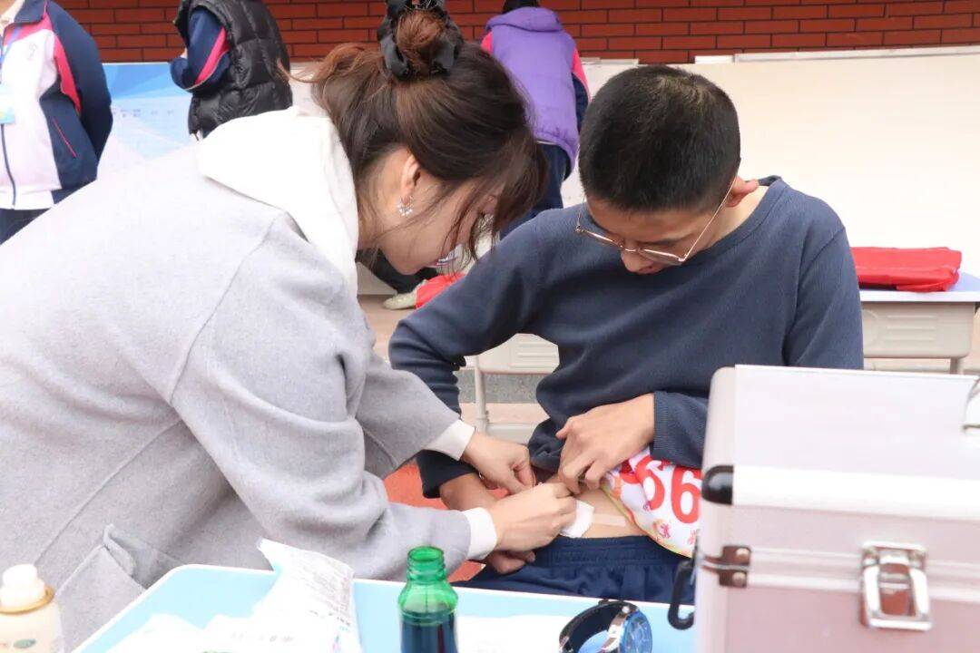 开云体育APP下载-咸阳彩虹中学运动会精彩集锦