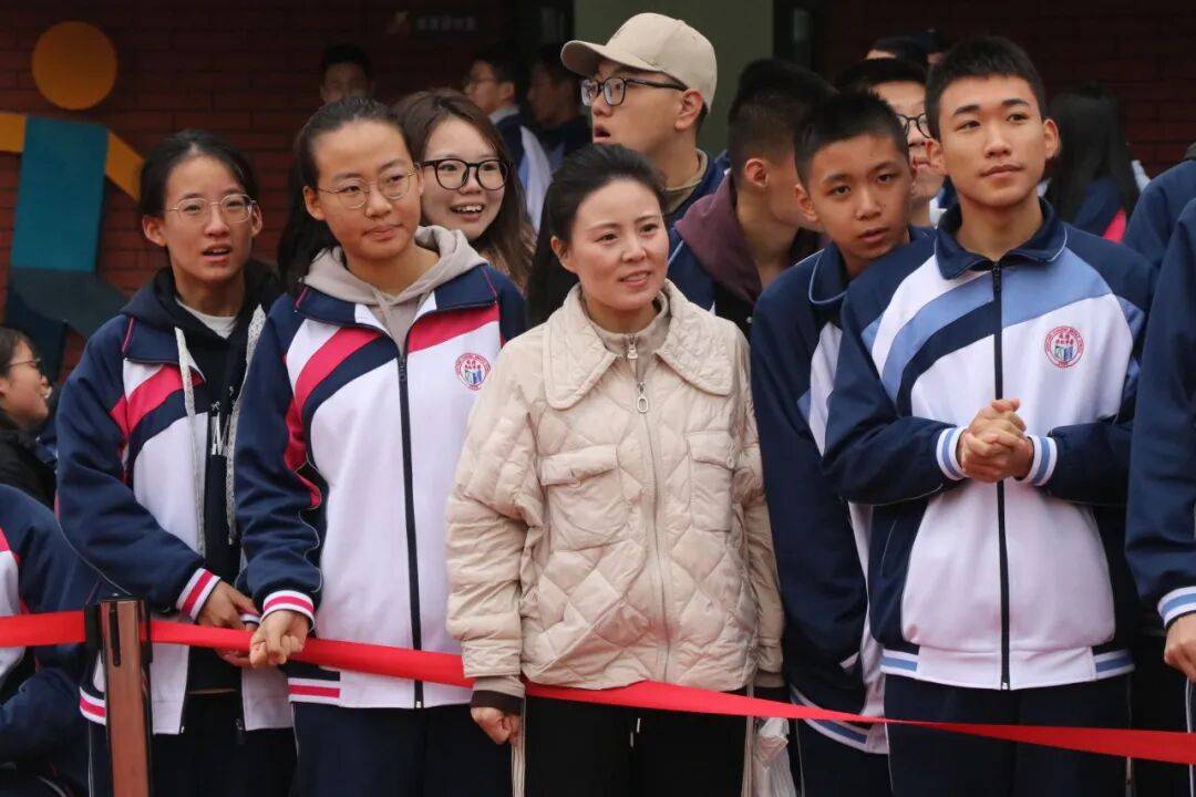 开云体育APP下载-咸阳彩虹中学运动会精彩集锦