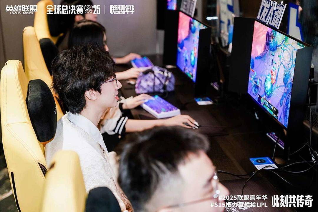 开云平台-黄浦江畔(pàn)的电竞狂(kuáng)歡(huān)!S15上(shàng)海北外滩观赛派对燃(rán)爆半决赛