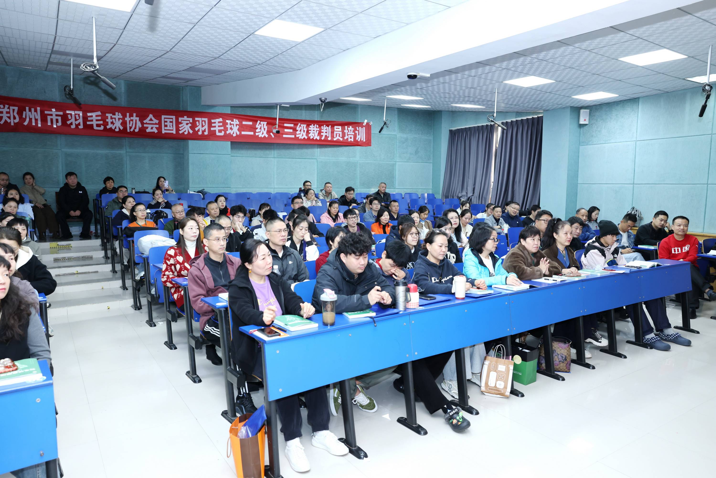 开云体育在线-筑牢羽毛球竞赛服务保障人才根基——郑州市羽毛球协会举办羽毛球三级、二级裁判员培训班