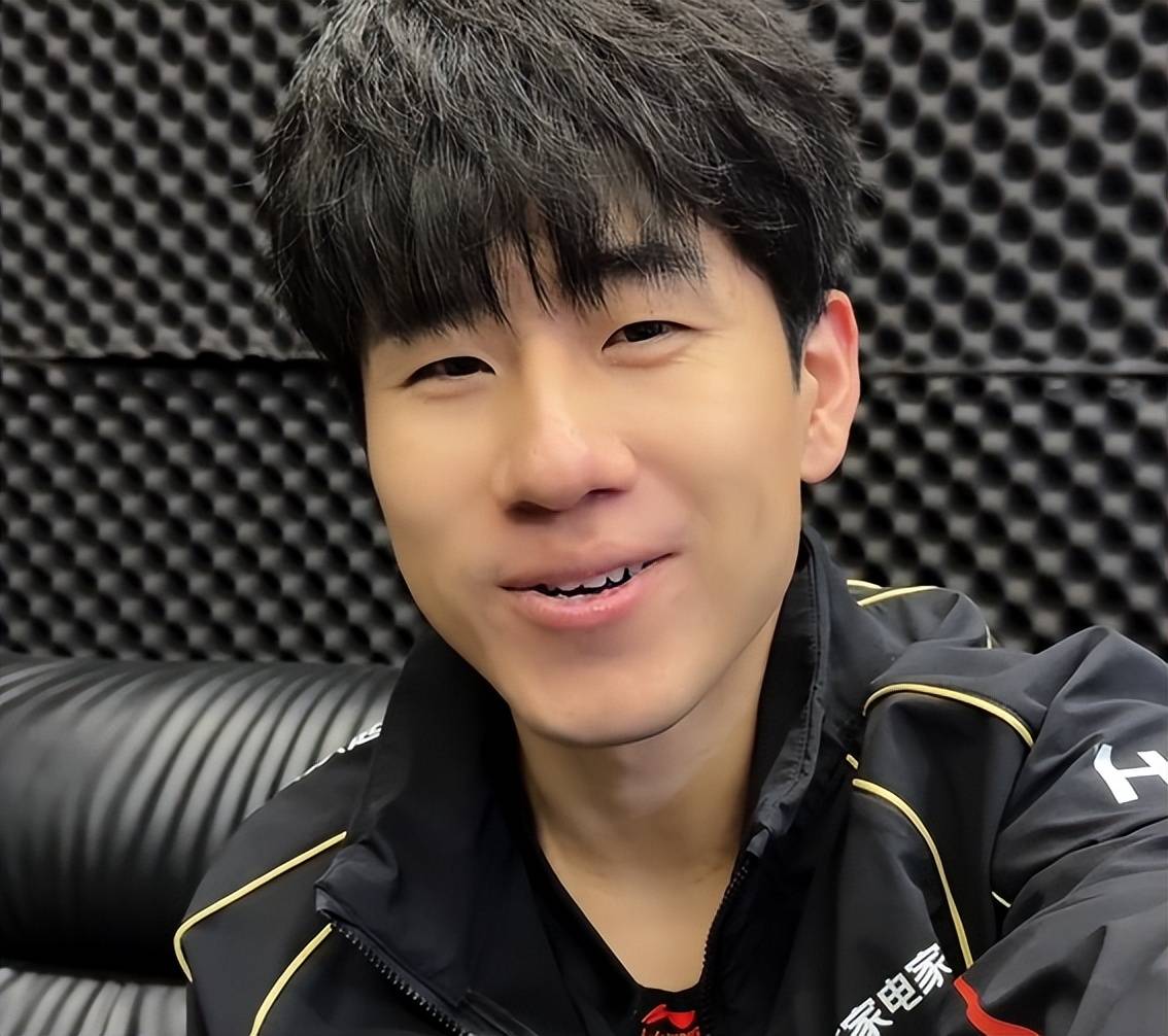 开云体育APP下载-Gala又五殺(shā)啦！解說(shuō)直呼像喝水一样簡(jiǎn)單(dān)，賽(sài)后采访說(shuō)出(chū)五殺(shā)心情